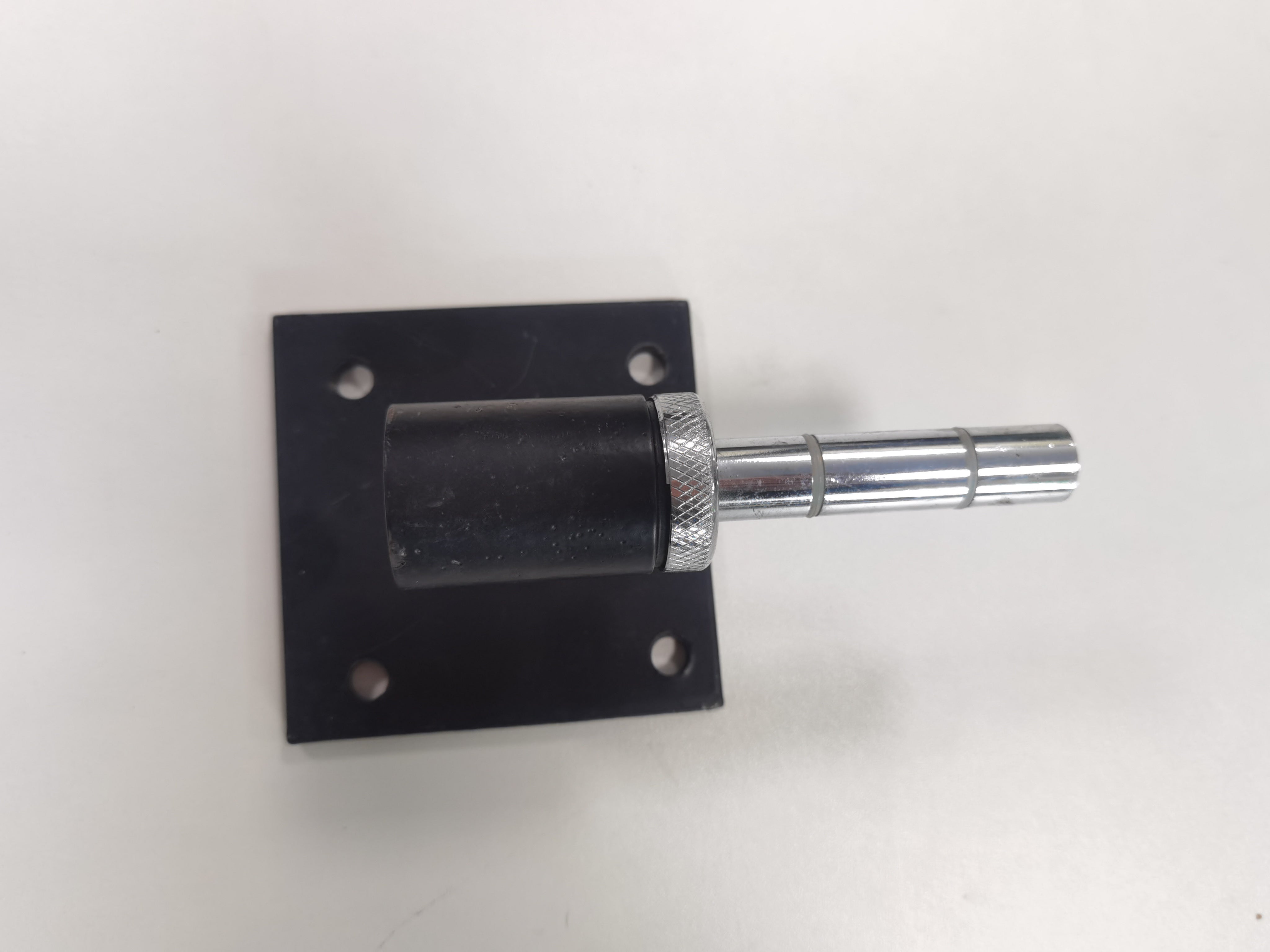 Heavy-duty portable flagpole base suitable for outdoor promotional activities in exhibitions and shopping malls