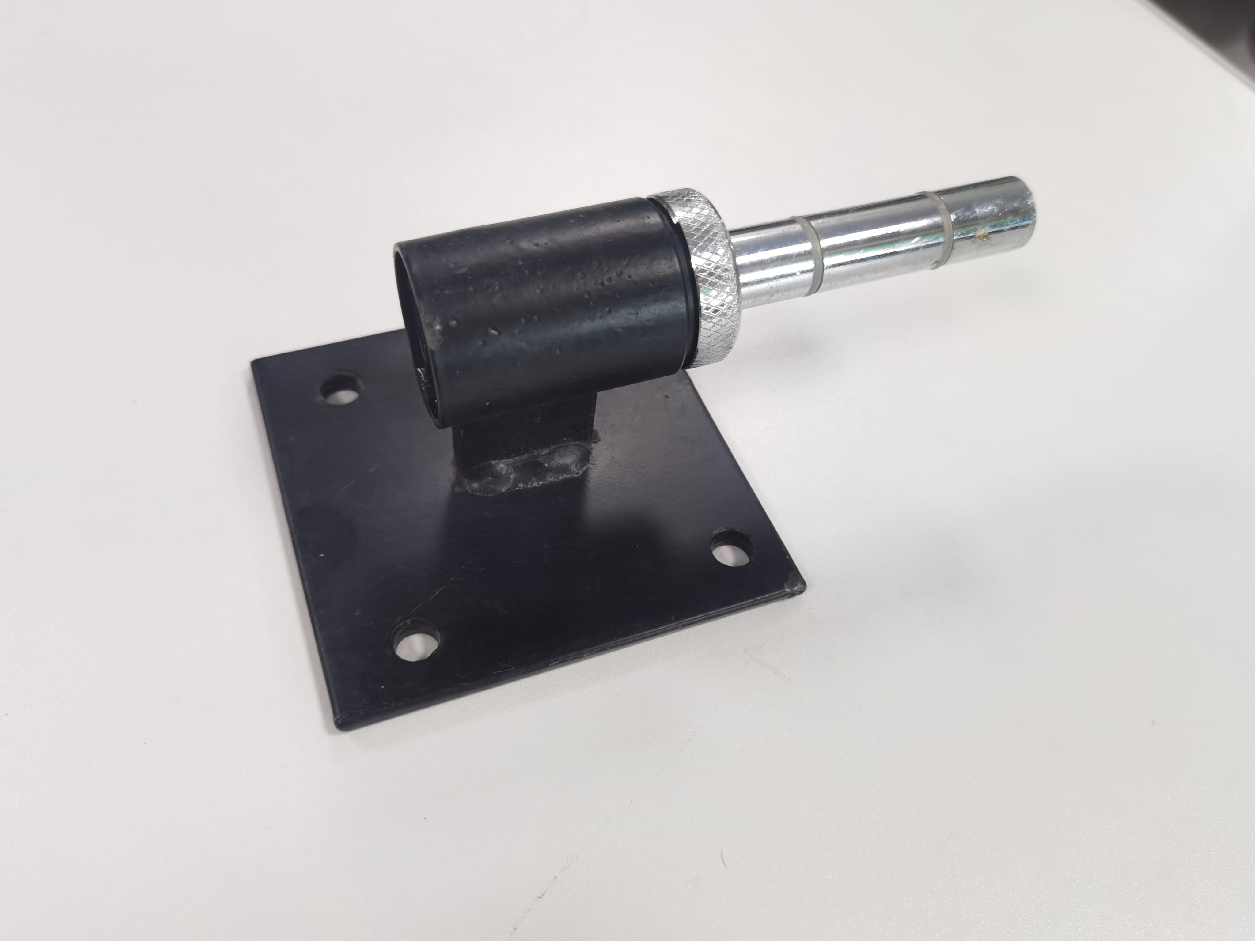 Heavy-duty portable flagpole base suitable for outdoor promotional activities in exhibitions and shopping malls